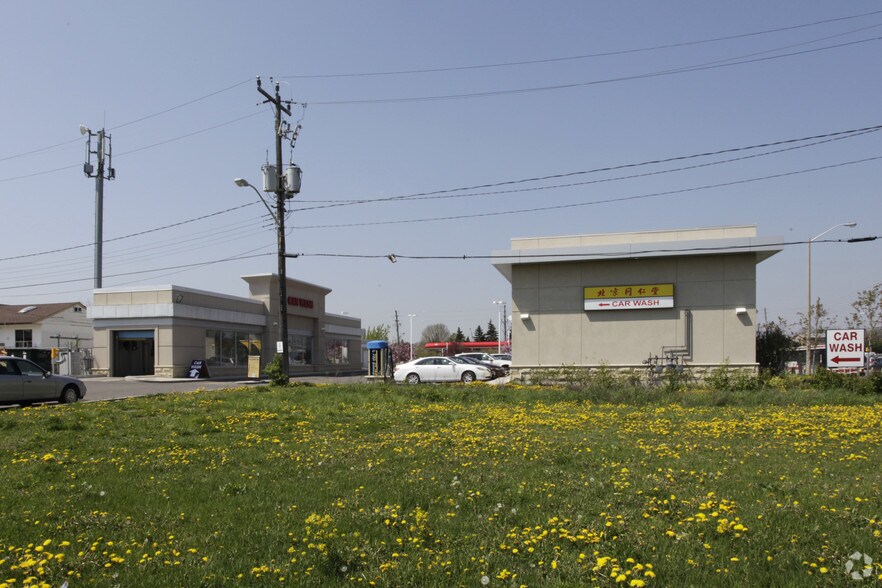 4577 Steeles Av E, Toronto, ON à vendre - Photo du bâtiment - Image 3 de 3