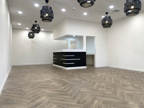 621-649 E Roosevelt Rd, Lombard, IL for lease Interior Photo- Image 1 of 3