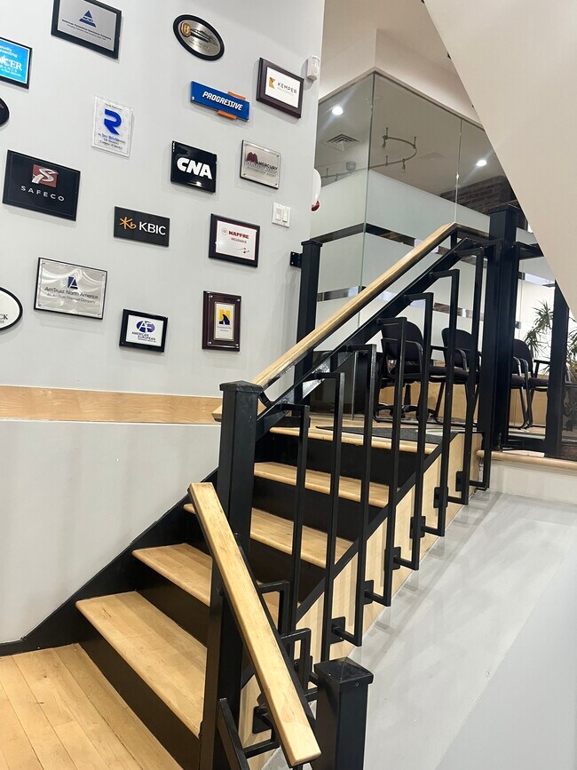 Plus de détails pour 3719 Broadway, Astoria, NY - Bureau/Commerce de détail à louer