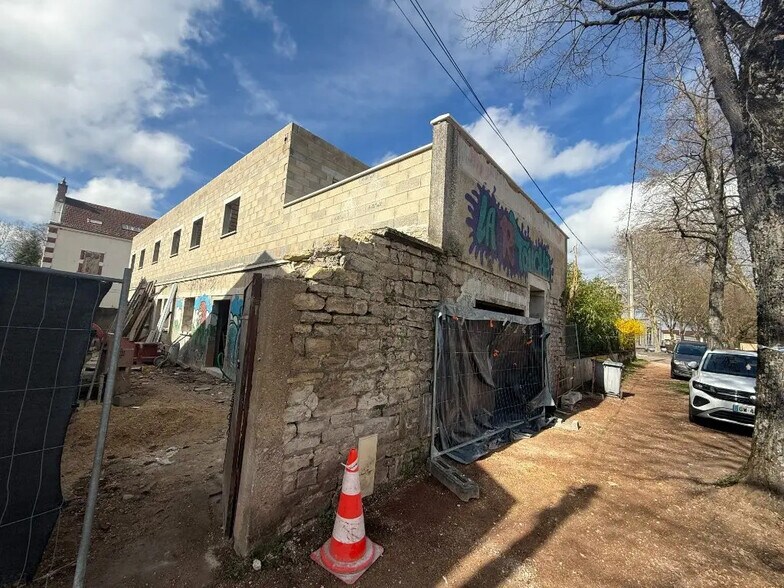 Office in Dijon for lease - Construction Photo - Image 2 of 3