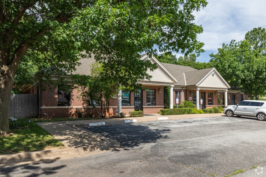 6016-6020 NW 120th Ct, Oklahoma City, OK à louer - Photo principale - Image 1 de 18
