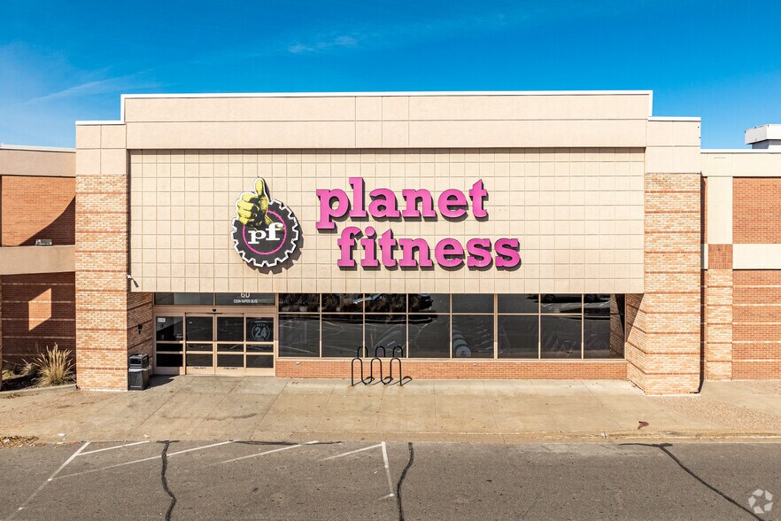 40-60 NW Coon Rapids Blvd, Minneapolis, MN à louer - Photo du bâtiment - Image 3 de 6