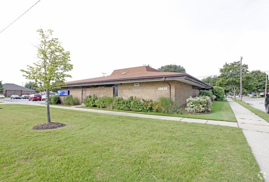 25625-25647 Schoenherr Rd, Warren, MI à louer - Photo du bâtiment - Image 3 de 4