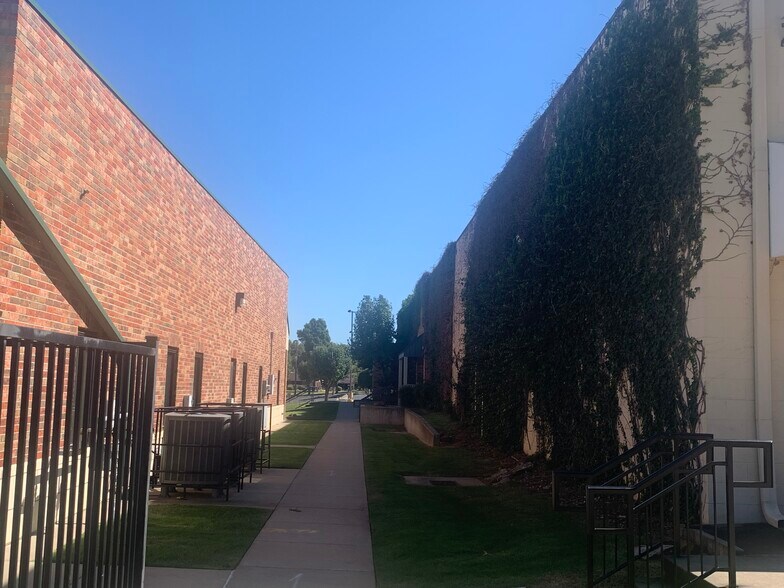 1121 S Douglas Blvd, Oklahoma City, OK à louer - Photo du bâtiment - Image 3 de 5