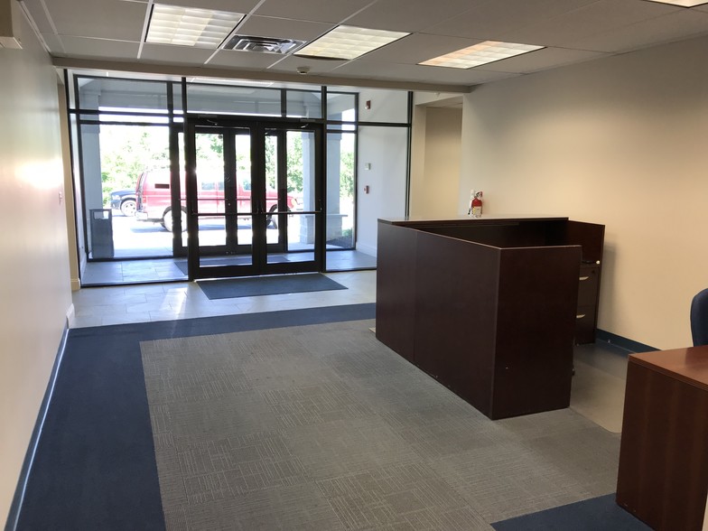 941 Pottstown Pike, Chester Springs, PA for lease - Lobby - Image 2 of 4