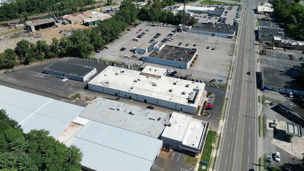 2727 Franklin Rd SW, Roanoke, VA à louer - Vidéo sur l’inscription commerciale - Image 2 de 26