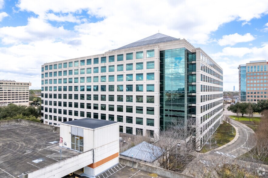 3010 Briarpark Dr, Houston, TX à louer - Photo du bâtiment - Image 2 de 13