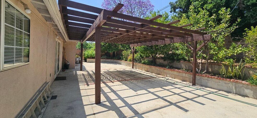 17441 Hiawatha St, Granada Hills, CA à vendre - Photo du bâtiment - Image 1 de 9