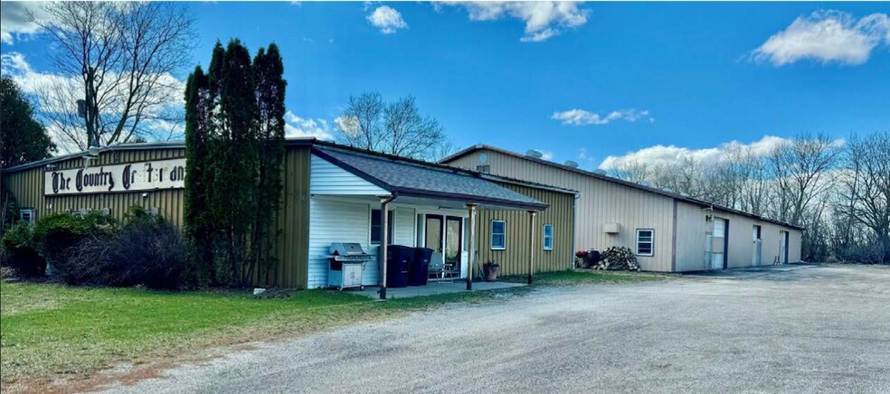 129 N Oakridge Dr, North Prairie, WI à vendre - Photo du bâtiment - Image 1 de 9