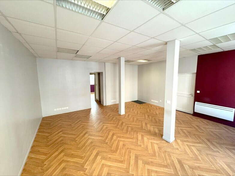 Bureau dans Versailles à vendre - Photo du bâtiment - Image 3 de 14