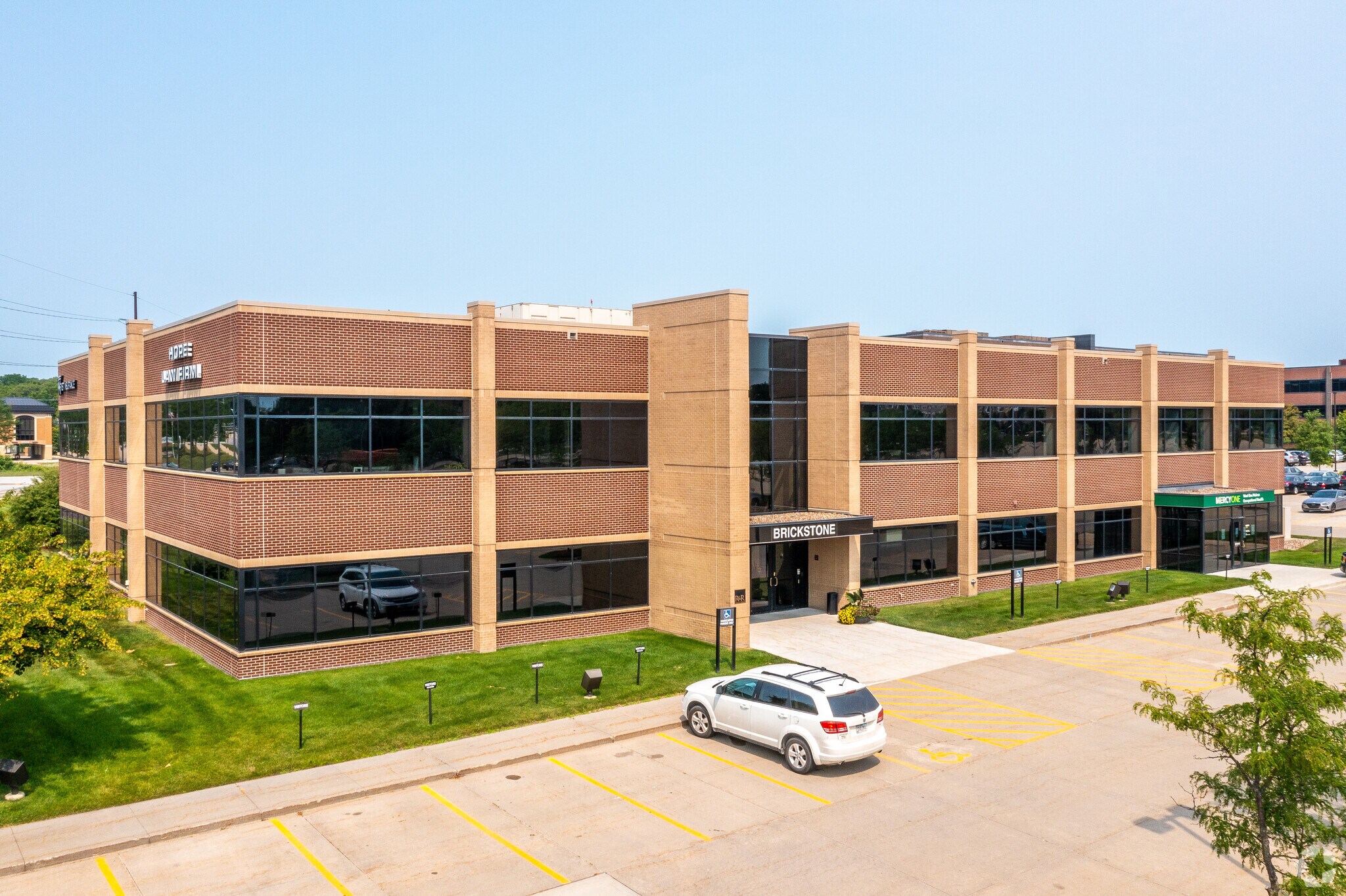 1055 Jordan Creek Pky, West Des Moines, IA à louer Photo du bâtiment- Image 1 de 7
