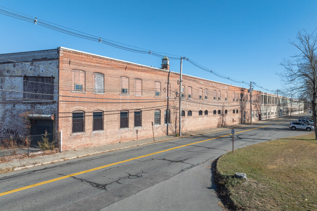 Plus de détails pour 620 Spring St, North Dighton, MA - Industriel à vendre