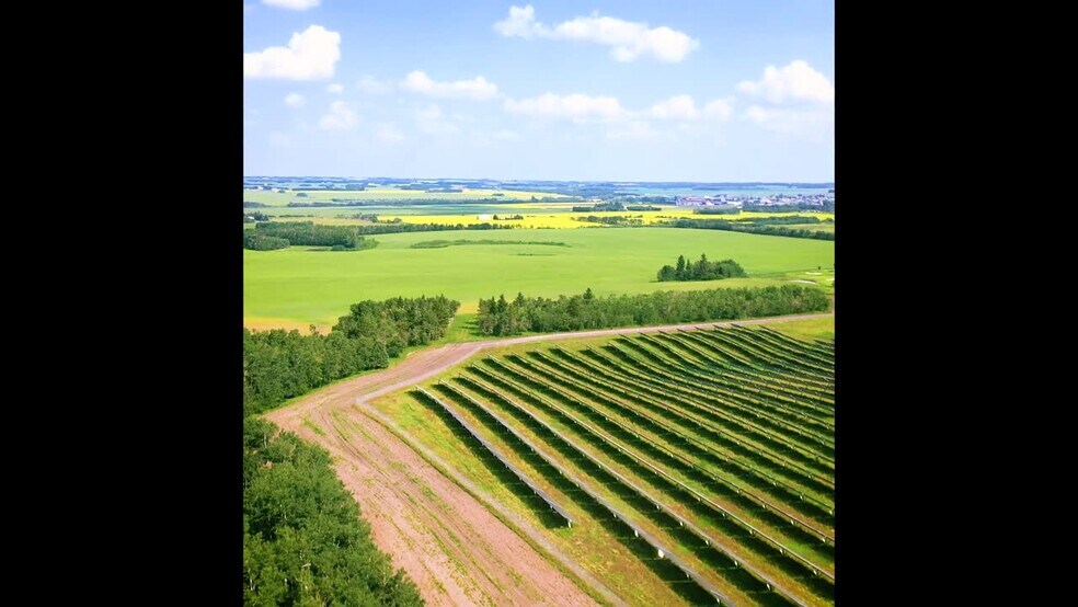 Township 360 RR 283C, Innisfail, AB à vendre - Vidéo sur l’inscription commerciale - Image 2 de 13