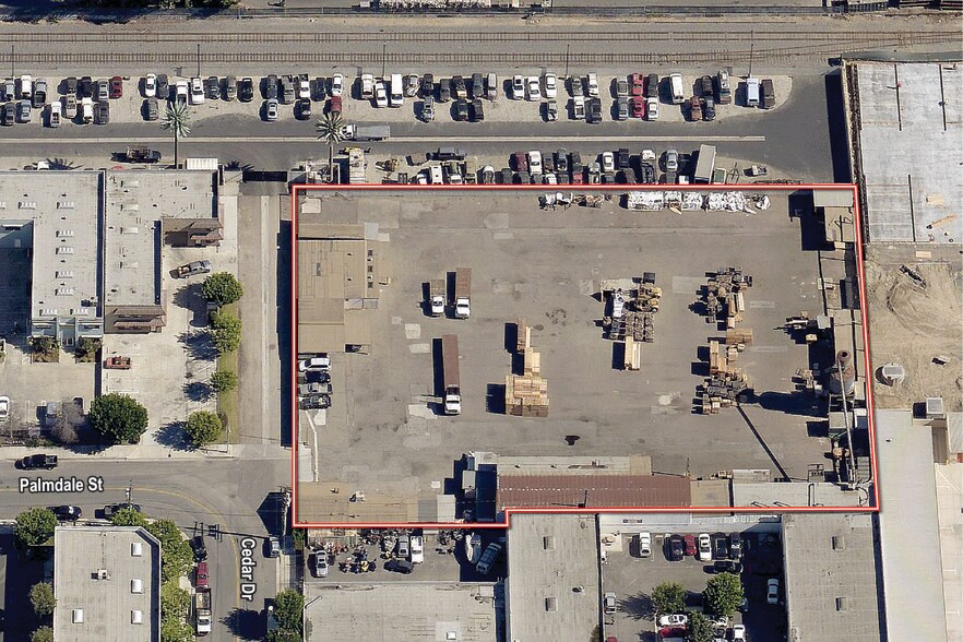 7422 Cedar Dr, Huntington Beach, CA à louer - Photo du bâtiment - Image 2 de 2