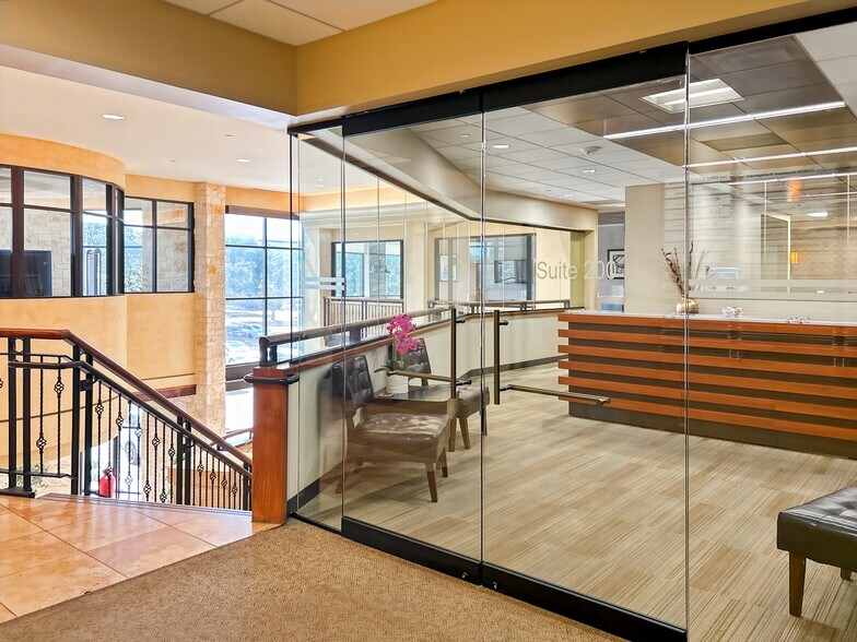 18756 Stone Oak Pky, San Antonio, TX à louer - Photo du bâtiment - Image 3 de 21