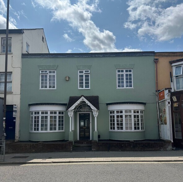 74 Tavistock St, Bedford à vendre - Photo du bâtiment - Image 1 de 6