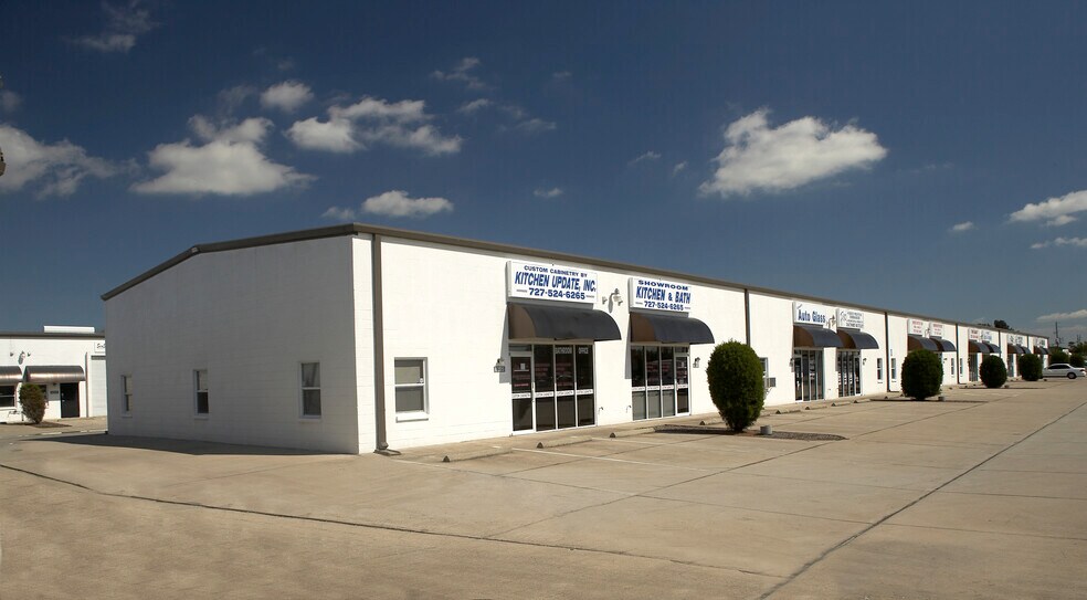 8203-8255 Ulmerton Rd, Largo, FL à louer - Photo du bâtiment - Image 1 de 9