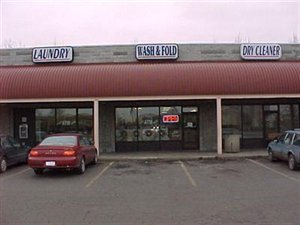 Plus de détails pour 16122 Lake Shore Blvd, Cleveland, OH - Vente au détail à louer