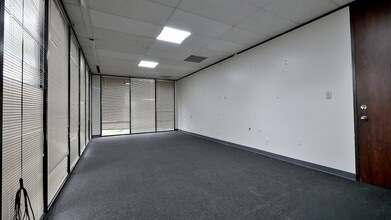 800 Tully Rd, Houston, TX à louer Photo intérieure- Image 1 de 3
