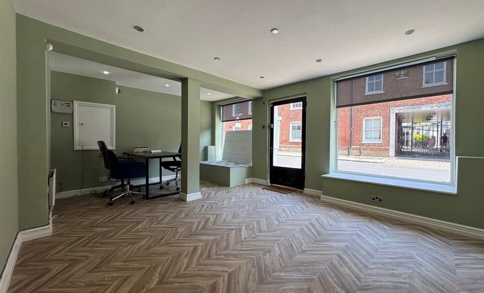 8 South St, Rochford for lease - Interior Photo - Image 2 of 2