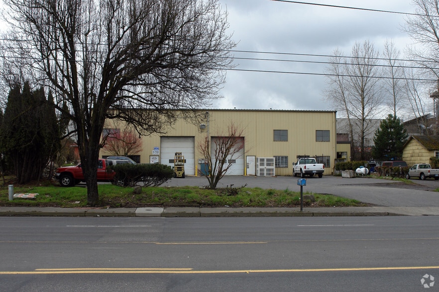 5748 NE Columbia Blvd, Portland, OR for sale - Building Photo - Image 2 of 2