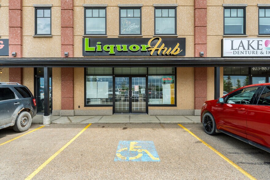25 Beju Ind. Dr, Sylvan Lake, AB à vendre - Photo du bâtiment - Image 2 de 12