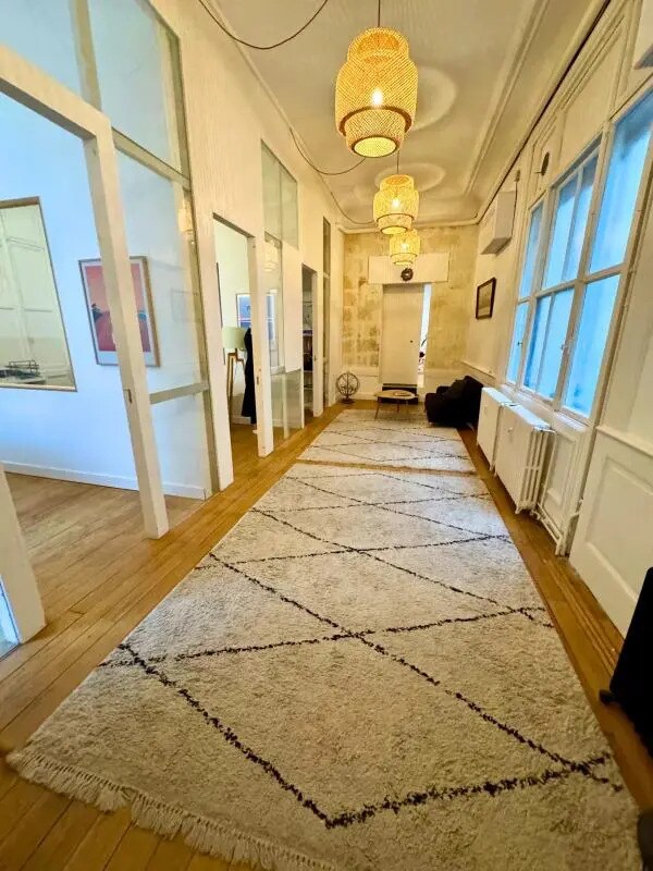 Office in Bordeaux for sale Interior Photo- Image 1 of 5