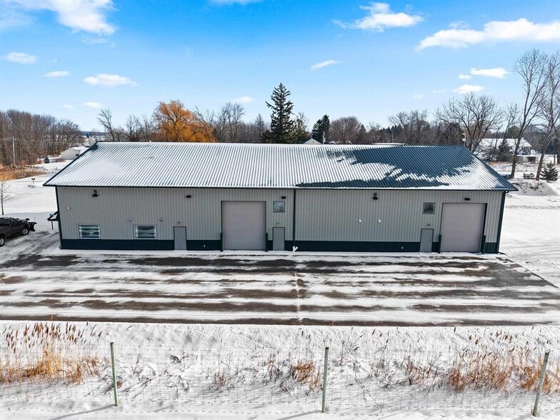 4030 Champeau Rd, New Franken, WI à vendre - Photo du bâtiment - Image 3 de 53