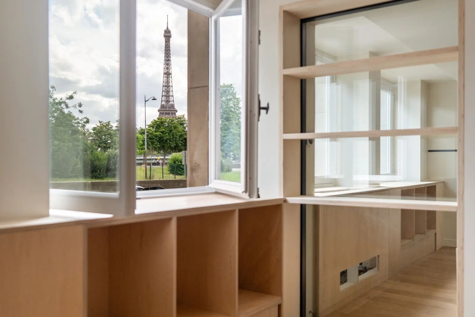 40 Cours Albert Ier, Paris for lease Interior Photo- Image 1 of 34