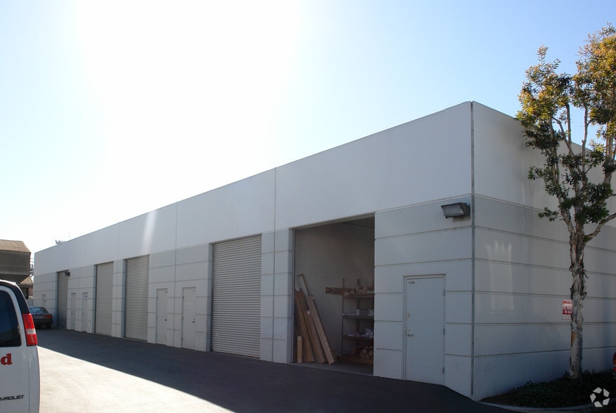 1430-1440 E 33rd St, Signal Hill, CA for sale - Building Photo - Image 3 of 4