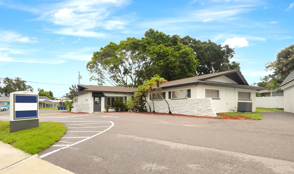 1511 Indian Rocks Rd S, Largo, FL for lease - Building Photo - Image 2 of 37