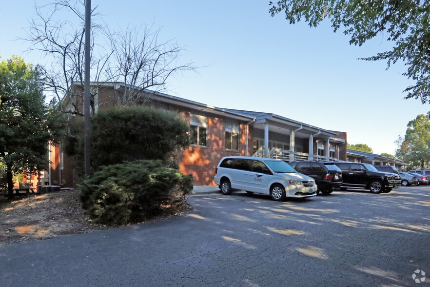 3310 Croasdaile Dr, Durham, NC à vendre - Photo du bâtiment - Image 3 de 5