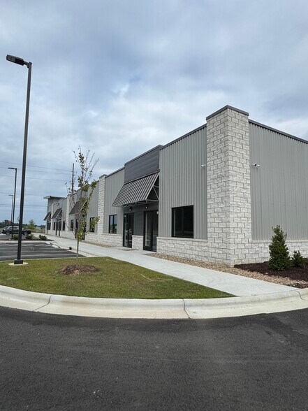 408 Airport rd, Kinston, NC à louer - Photo du bâtiment - Image 2 de 6