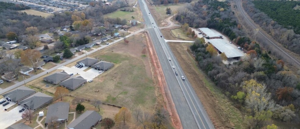 HWY 77 & S. 8th St, Noble, OK à vendre - Photo du bâtiment - Image 1 de 2