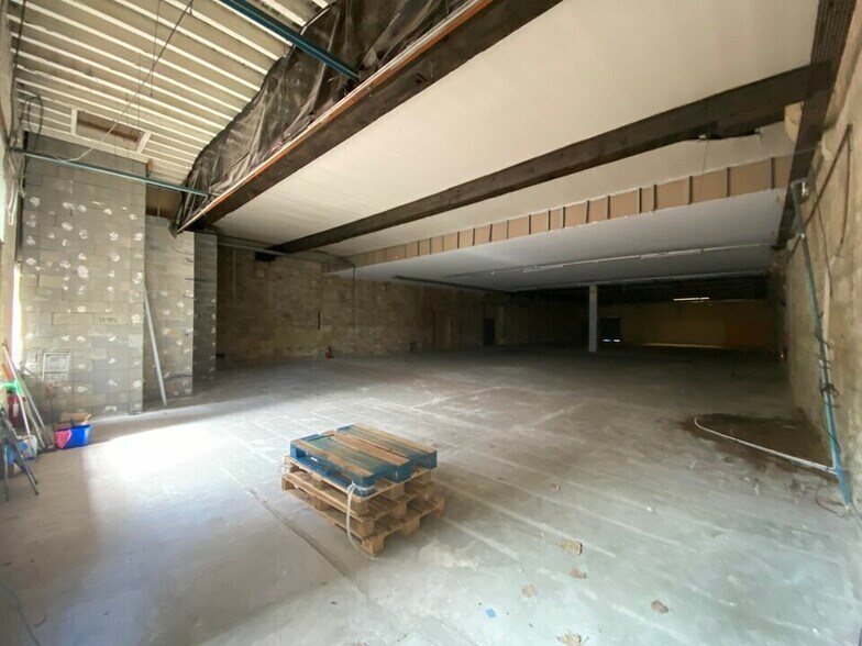 Retail in Bordeaux for lease - Building Photo - Image 3 of 14