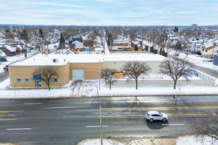2025 Eureka Rd, Wyandotte, MI for sale - Building Photo - Image 3 of 16