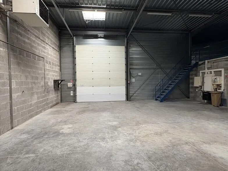 Bureau dans MARCILLY-D'AZERGUES à louer - Photo intérieure - Image 3 de 12