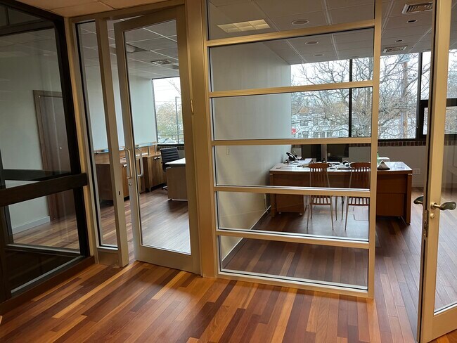 More details for 10 Maple St, Port Washington, NY - Office for Sale