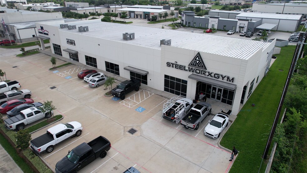 410 Genesis Blvd, Webster, TX à louer - Photo du bâtiment - Image 2 de 5