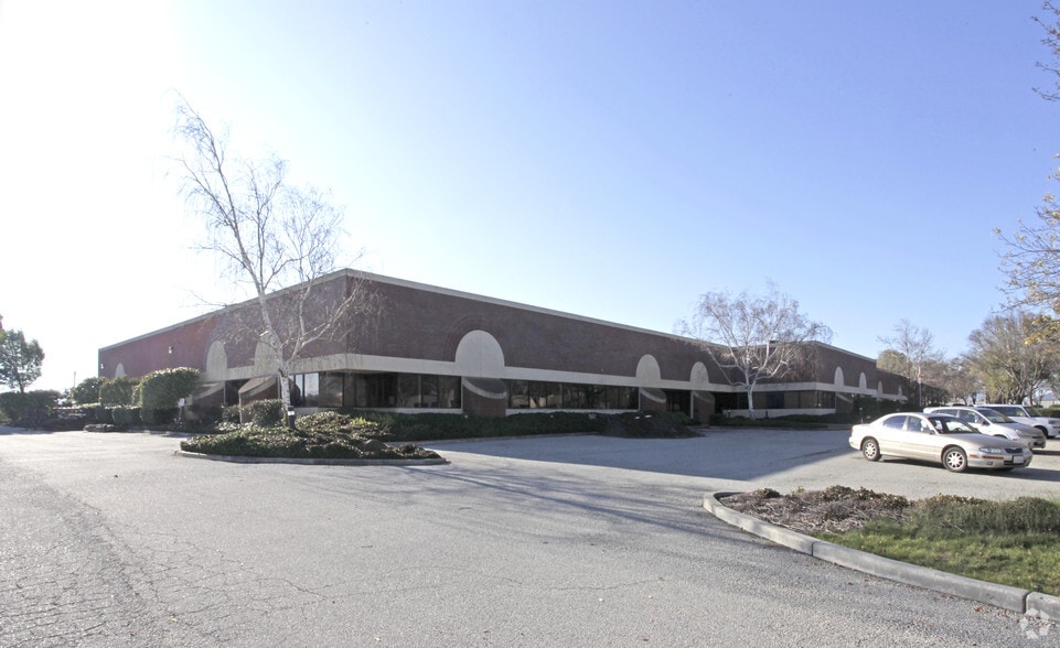 205 Apollo Way, Hollister, CA for lease - Primary Photo - Image 1 of 7
