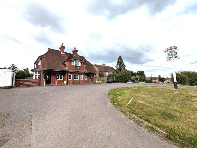 89 Oak Hl, Guildford à louer - Photo du bâtiment - Image 1 de 9