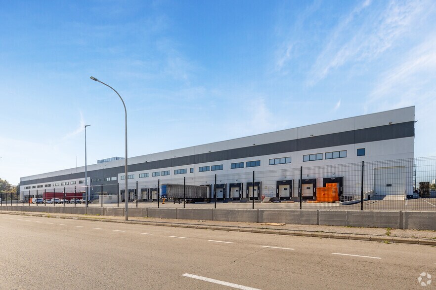 Industrial in Santa Margarida i els Monjos, Barcelona for lease - Primary Photo - Image 1 of 5