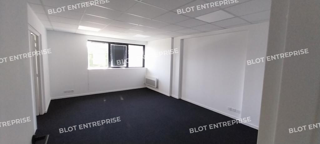 Office in Guipavas for lease Interior Photo- Image 1 of 11