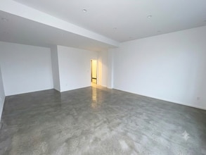 197 Meserole St, Brooklyn, NY for lease Interior Photo- Image 2 of 7