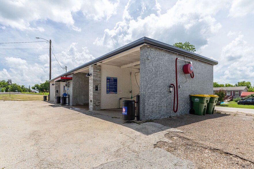 617 N Ellis St, Groesbeck, TX for sale - Building Photo - Image 3 of 33