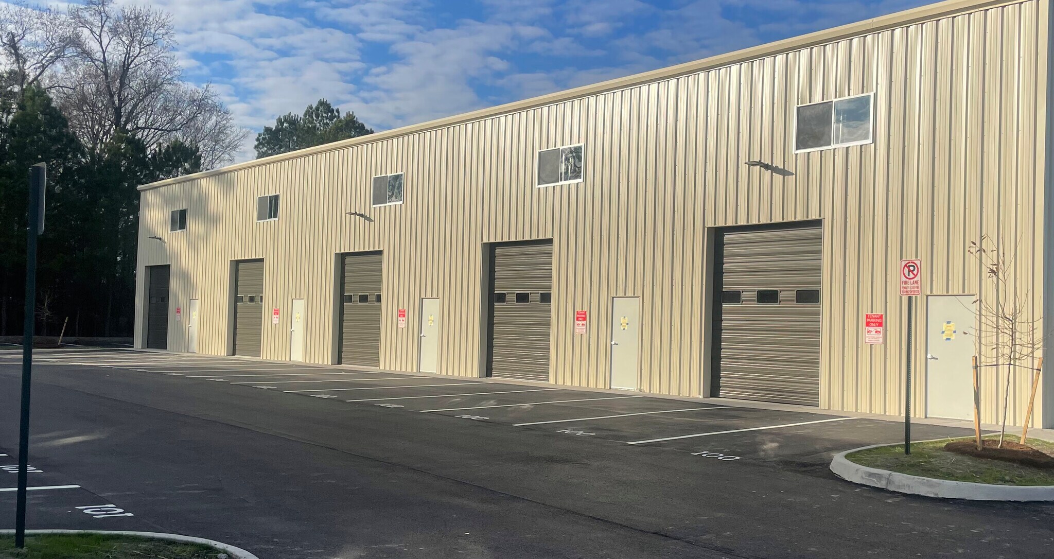 828 Tluchak Ln, Chesapeake, VA for lease Primary Photo- Image 1 of 4