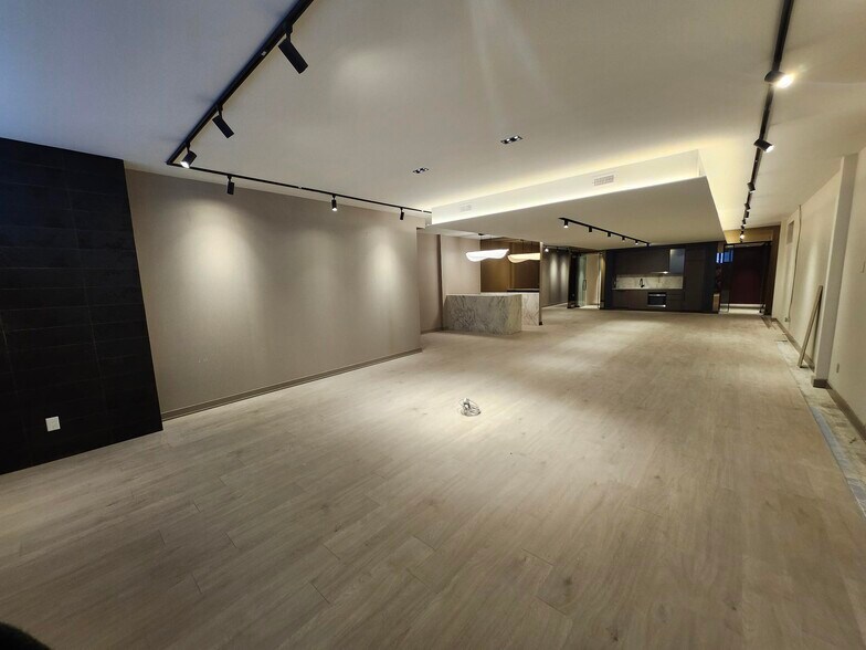 636 King St W, Toronto, ON à louer - Photo du bâtiment - Image 2 de 10