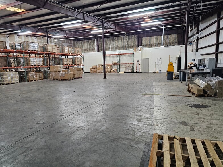 119 Ian Ct, Spartanburg, SC for lease - Interior Photo - Image 3 of 6