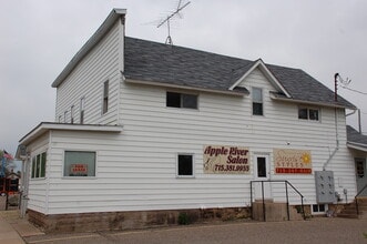 118 Spring St, Somerset, WI à louer Photo intérieure- Image 2 de 7