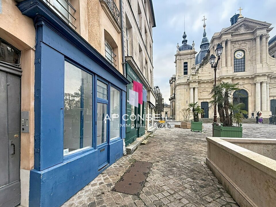 Retail in Versailles for sale Building Photo- Image 1 of 5
